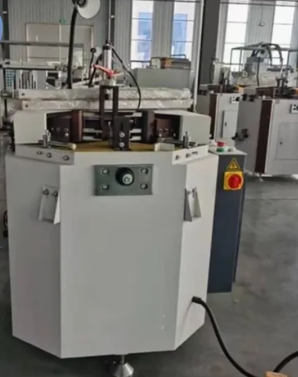 100 mm terän isku × 3500 mm rungon kapasiteetti Heavy Duty yksipäinen alumiiniikkuna oven kulman puristuskone