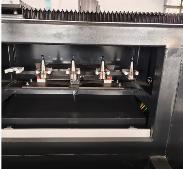 4M CNC-työstökeskus alumiiniprofiileille