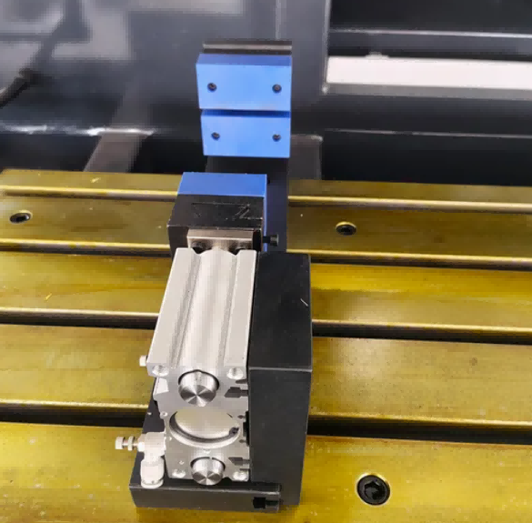 4M CNC-työstökeskus automaattisella työkalunvaihtajalla (ATC)