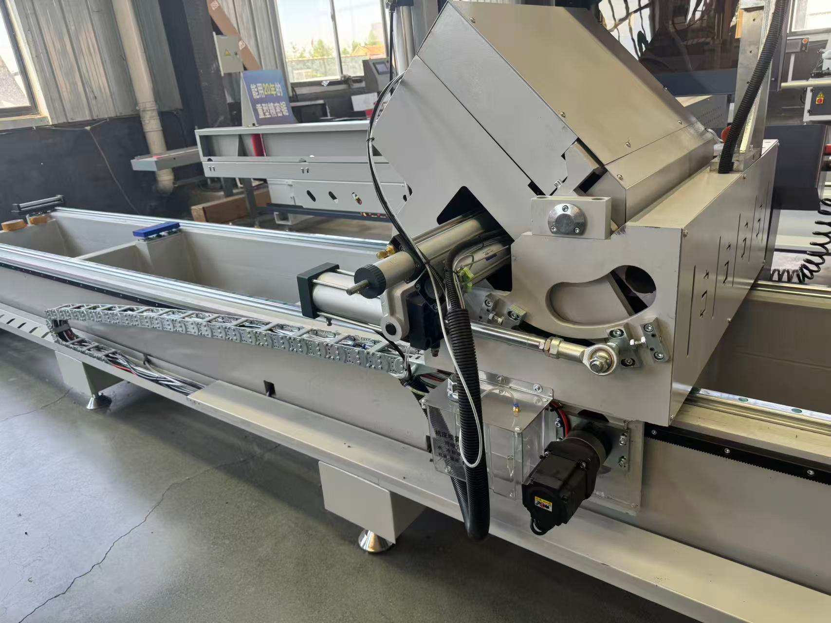 550 CNC-ulkoinen nivelen tarkkuusjiirisaha, 45°/90