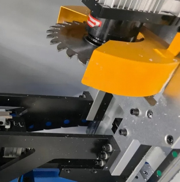 CNC PVC-kulmien puhdistuskone Windowsille